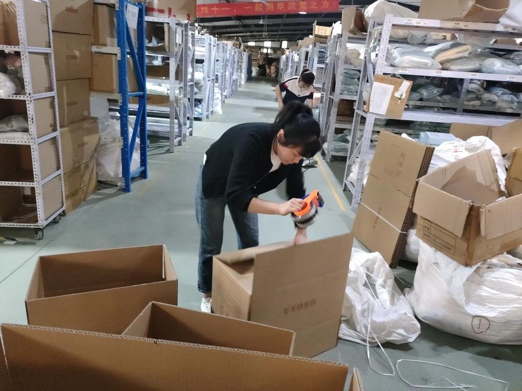 Preparing and consolidating cargo for shipment