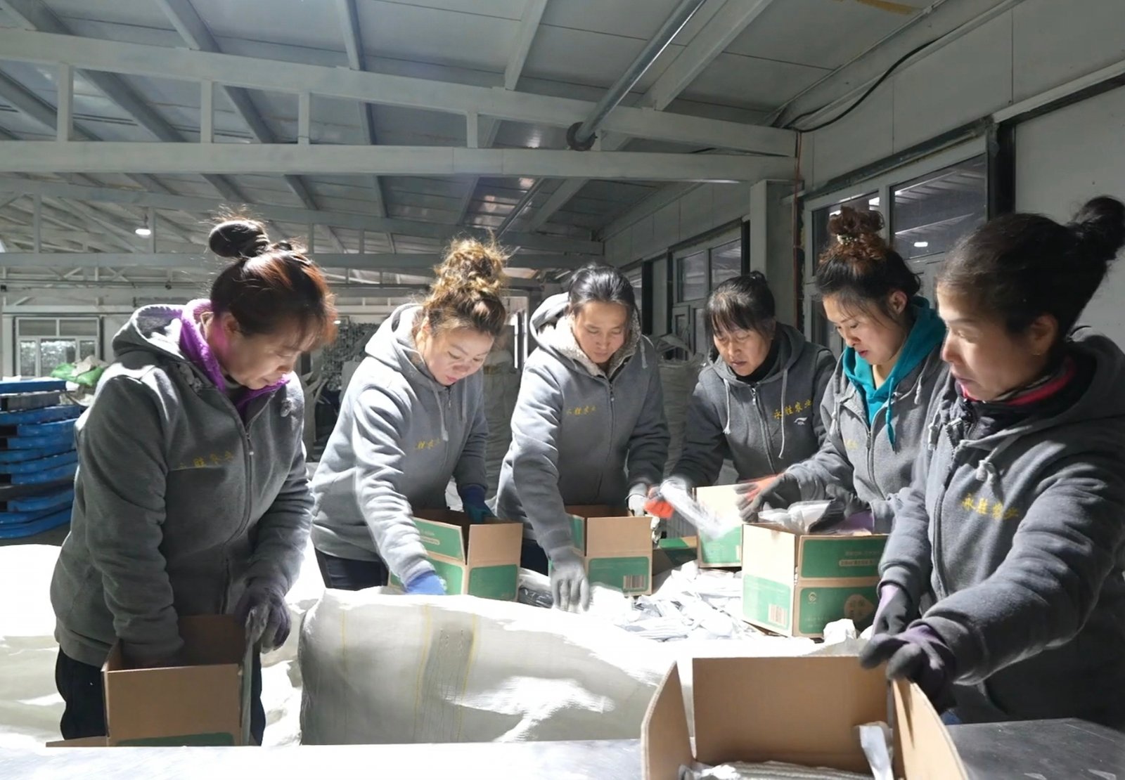 Bundling and kitting products before shipment